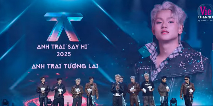 Bui Truong Linh duoc trao giai “Anh trai tuong lai“. Anh: Nha san xuat