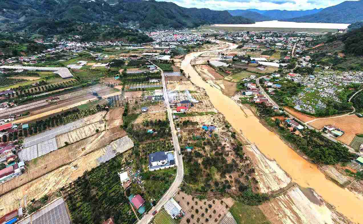 Vung chuyen canh rau doc theo song Da Nhim Vung bi thiet hai nang sau dot mua lu lich su cuoi thang 11 vua qua. Anh: Phuc Khanh