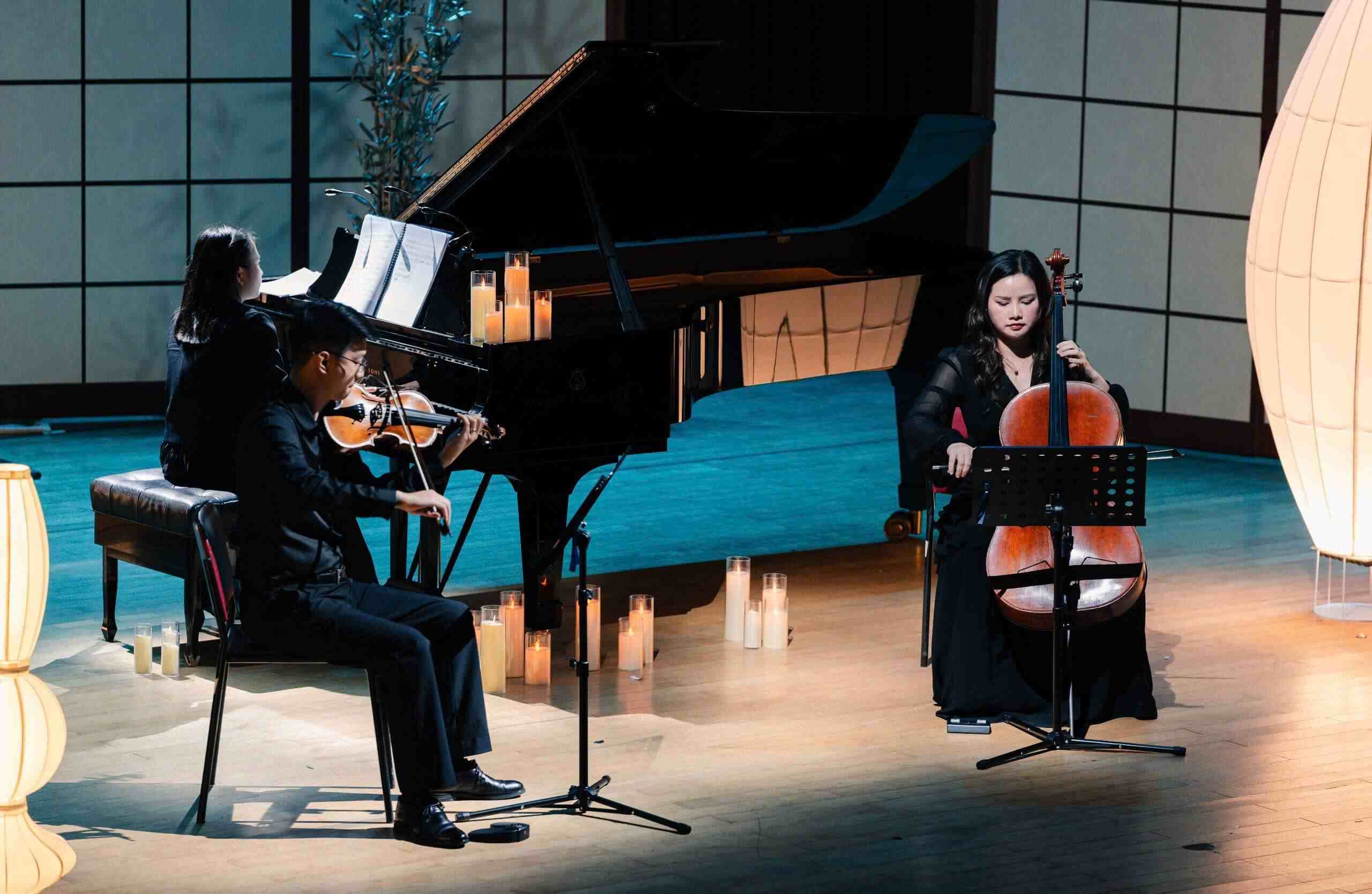 Dem nhac Merry Christmas, Ryuichi Sakamoto tri an