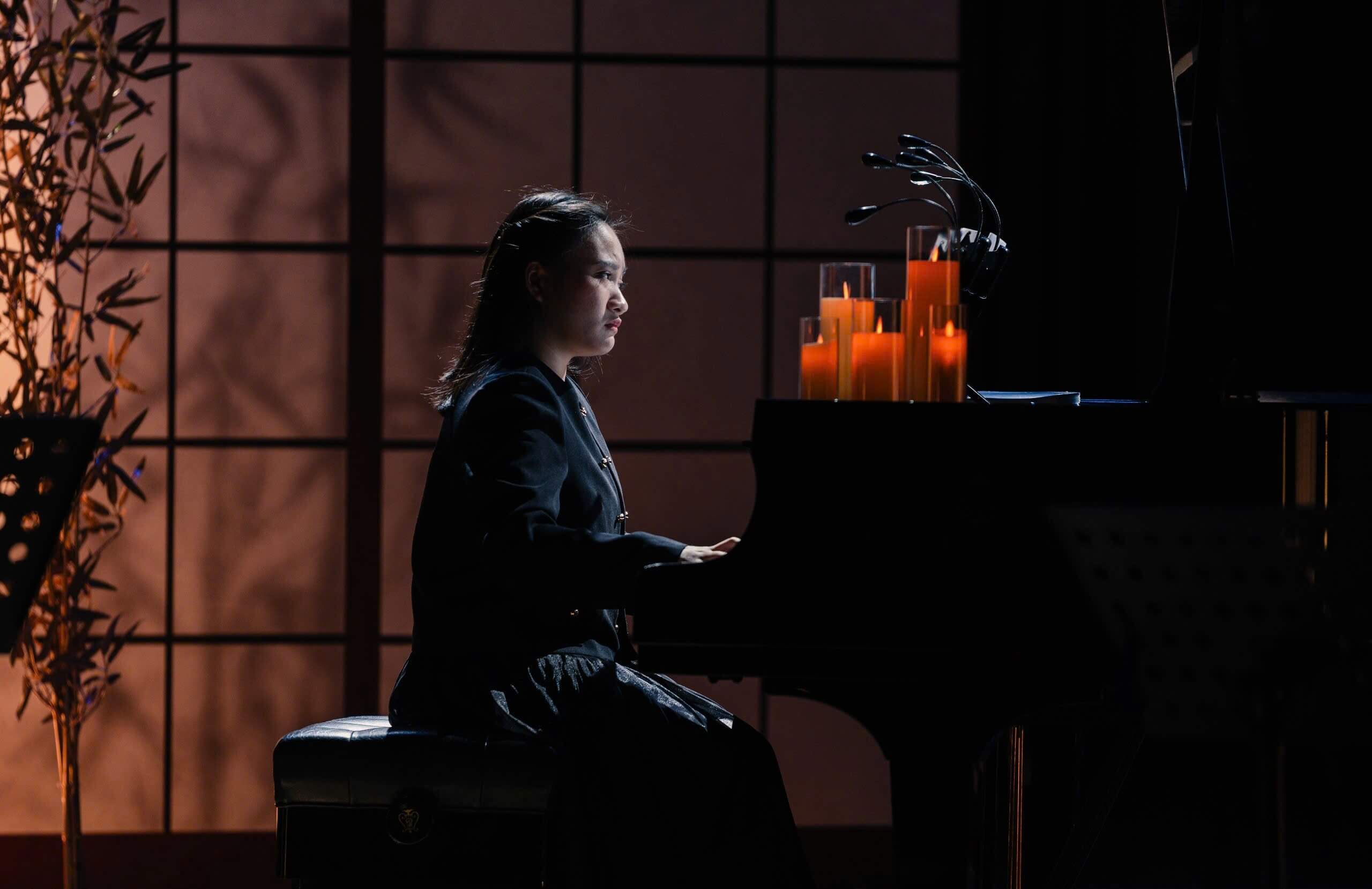 Dem nhac Merry Christmas, Ryuichi Sakamoto mang den cho cong chung 16 tac pham. Anh: Trung Anh