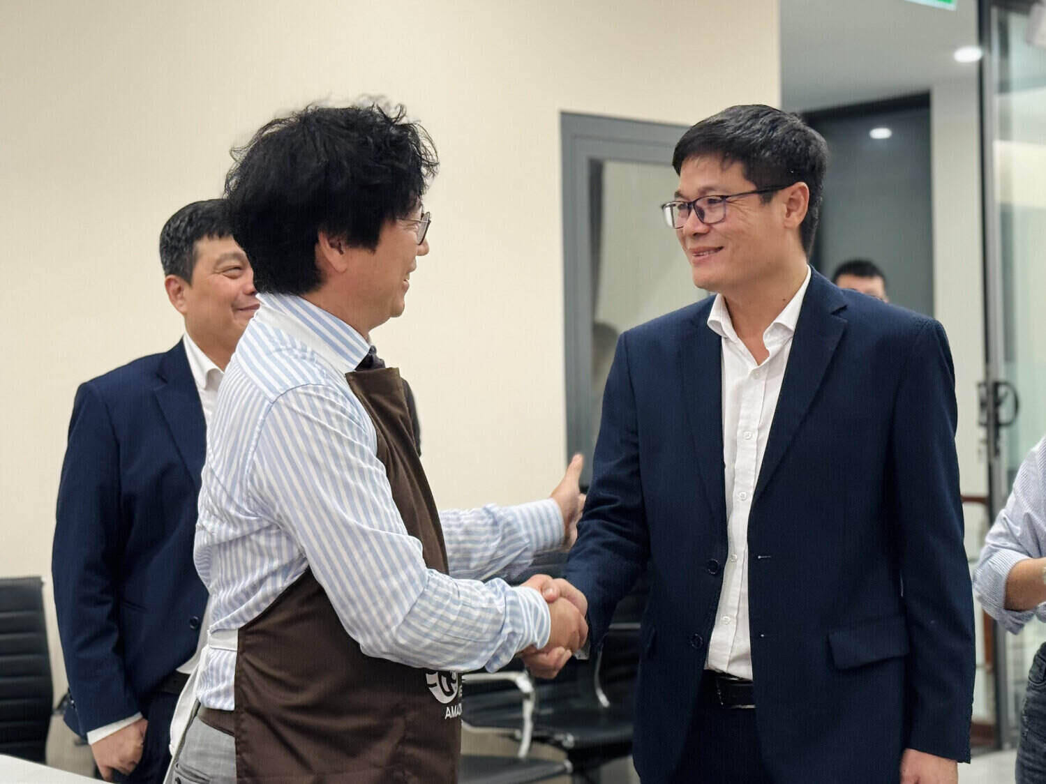 Relevant parties have signed a memorandum of understanding and cooperation to bring Vietnamese Robusta specialty coffee directly to the high-end consumer market in Korea. Photo: Bao Trung