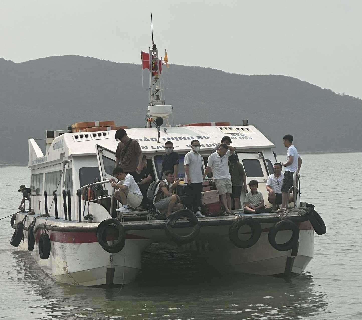 The high-speed train takes tourists from the mainland to Quan Lan Island, Van Don Special Zone. Photo: Nguyen Hung