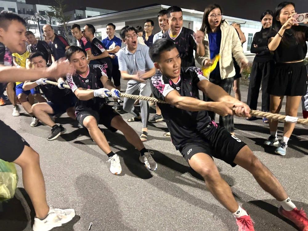 El III Torneo Deportivo VAPCO - 2025 atrae a un gran numero de miembros del sindicato y trabajadores. Foto: Sindicato de Ha Tinh