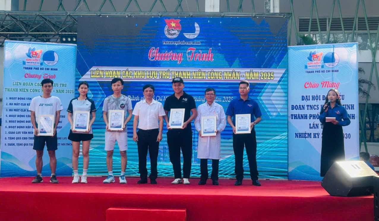 Many activities at the festival program of worker youth accommodation areas. Photo: Huu Long