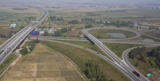 高速道路 18 号線はバクニン地区を通過します。写真: ヴァン・チュオン