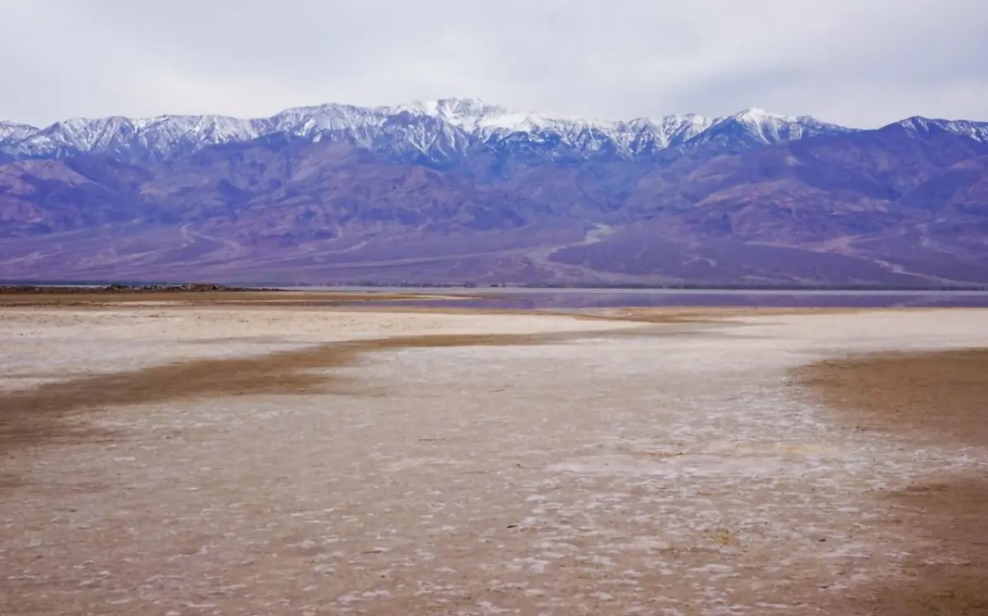 Una parte del lago Manly se formo en Badwater Basin en diciembre de 2025 despues de fuertes lluvias raras. Foto: Administracion Nacional de Parques de Estados Unidos