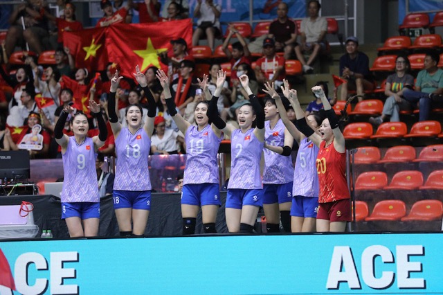 The Vietnam women's volleyball team will meet the Philippines in the semi-finals of the 33rd SEA Games. Photo: Minh Dan