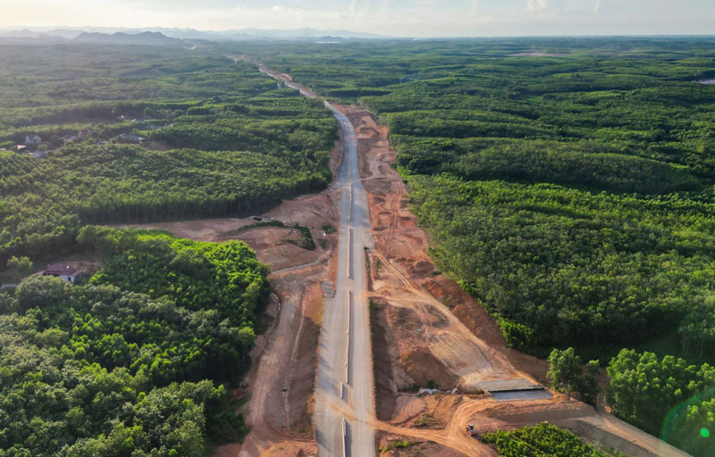 Many expressway projects have been implemented in recent times. Photo: Hung Tho
