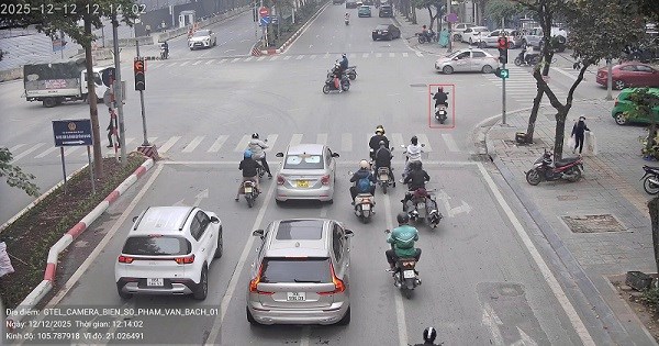 Nhiều chủ xe bị phạt nguội lỗi vượt đèn đỏ theo Nghị định 168 đến 14.12