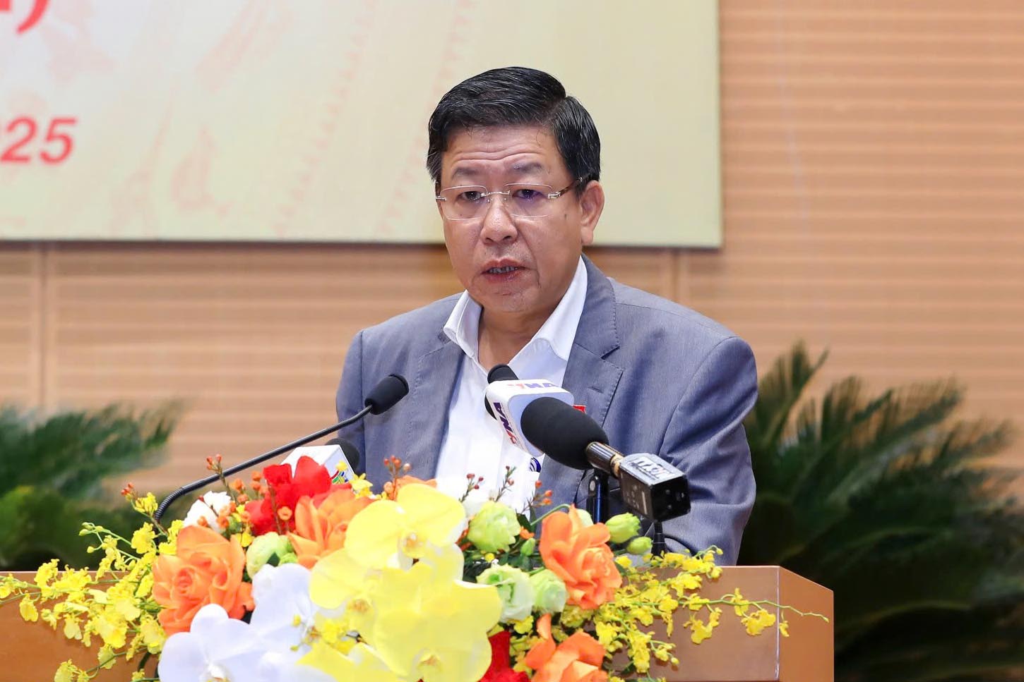 Permanent Vice Chairman of Hanoi People's Committee Duong Duc Tuan presented the Proposal at the Session. Photo: Viet Thanh