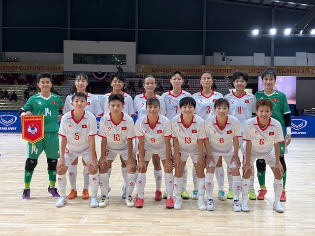 Đội hình ra sân tuyển futsal nữ Việt Nam. Ảnh: VFF