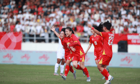The Vietnam women's team will meet Indonesia in the semi-finals of the 33rd SEA Games. Photo: Minh Dan