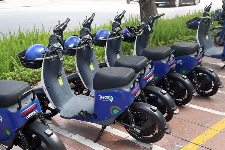 Nhung chiec xe dap dien moi duoc dat tai Cong vien Le-nin (Ha Noi). Anh: Viet Anh