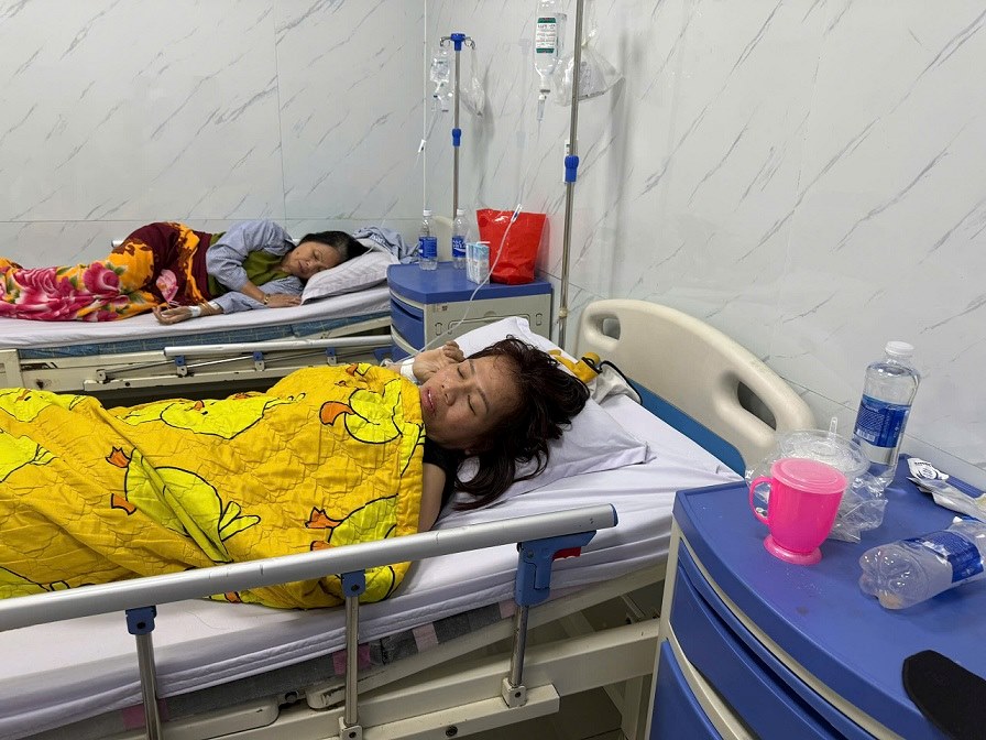 More than 70 people had to be hospitalized for emergency care after eating Hong Van bread in Quang Ngai. Photo: Vien Nguyen