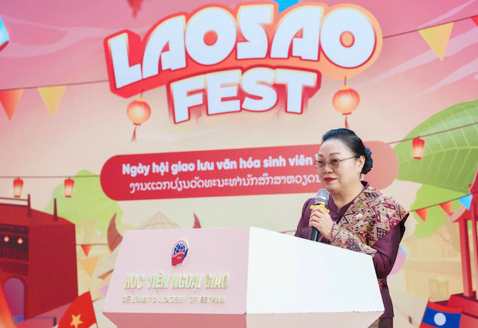 Dai su dac menh toan quyen nuoc Cong hoa Dan chu Nhan dan Lao tai Viet Nam, ba Khamphao Ernthavanh. Anh: BTC