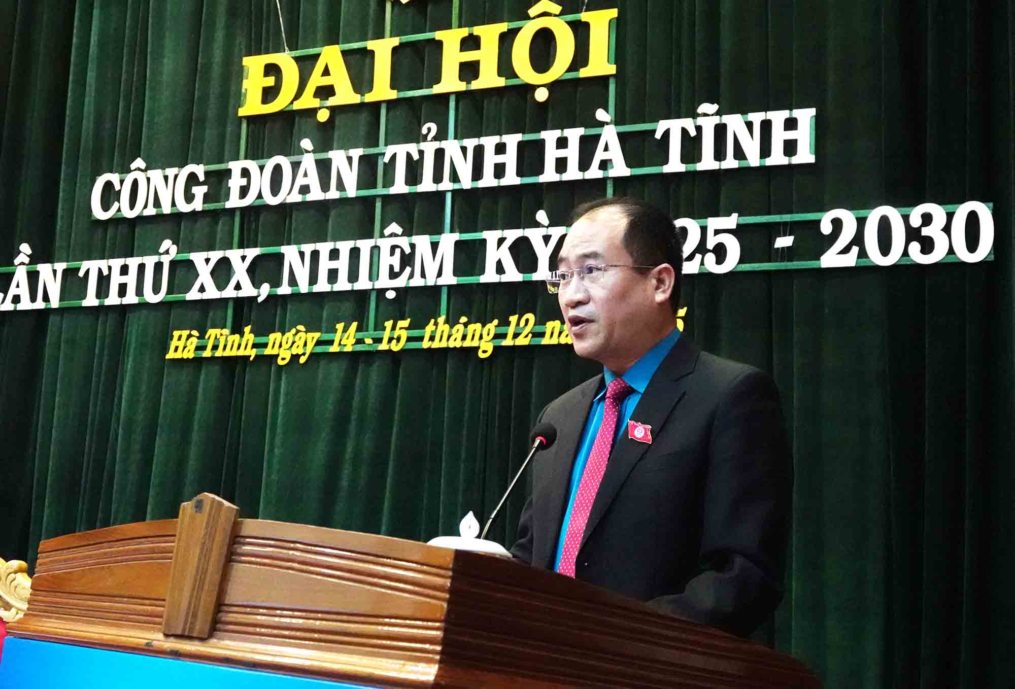 Ong Nguyen The Hoan - Chu tich LDLD tinh Ha Tinh phat bieu khai mac Dai hoi Cong doan Ha Tinh lan thu XX. Anh: Tran Tuan.