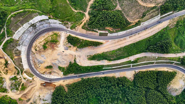 The 125km expressway project is divided into 8 packages and will be constructed through An Khe Pass. Photo: Thanh Tuan