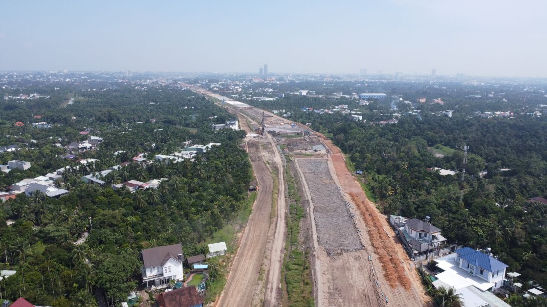 Ho Chi Minh City Ring Road 3, the section passing through Thuan An Ward is gradually taking shape. Photo: Dinh Trong
