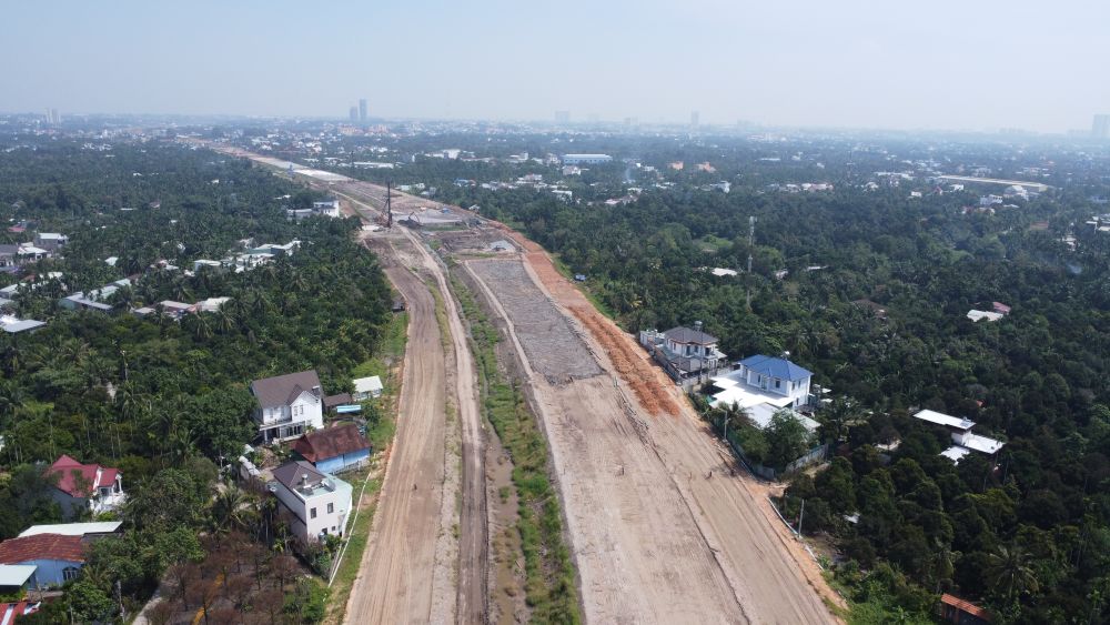 Cong trinh dat muc tieu thong xe ky thuat vao cuoi nam 2025. Anh: Dinh Trong