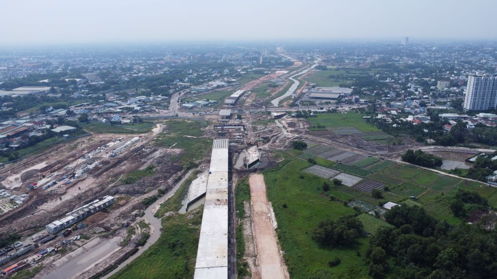 Sau 2 nam thi cong, cong trinh Vanh dai 3 doan qua phuong Thuan Giao va phuong Thu Dau Mot dan thanh hinh. Anh: Dinh Trong