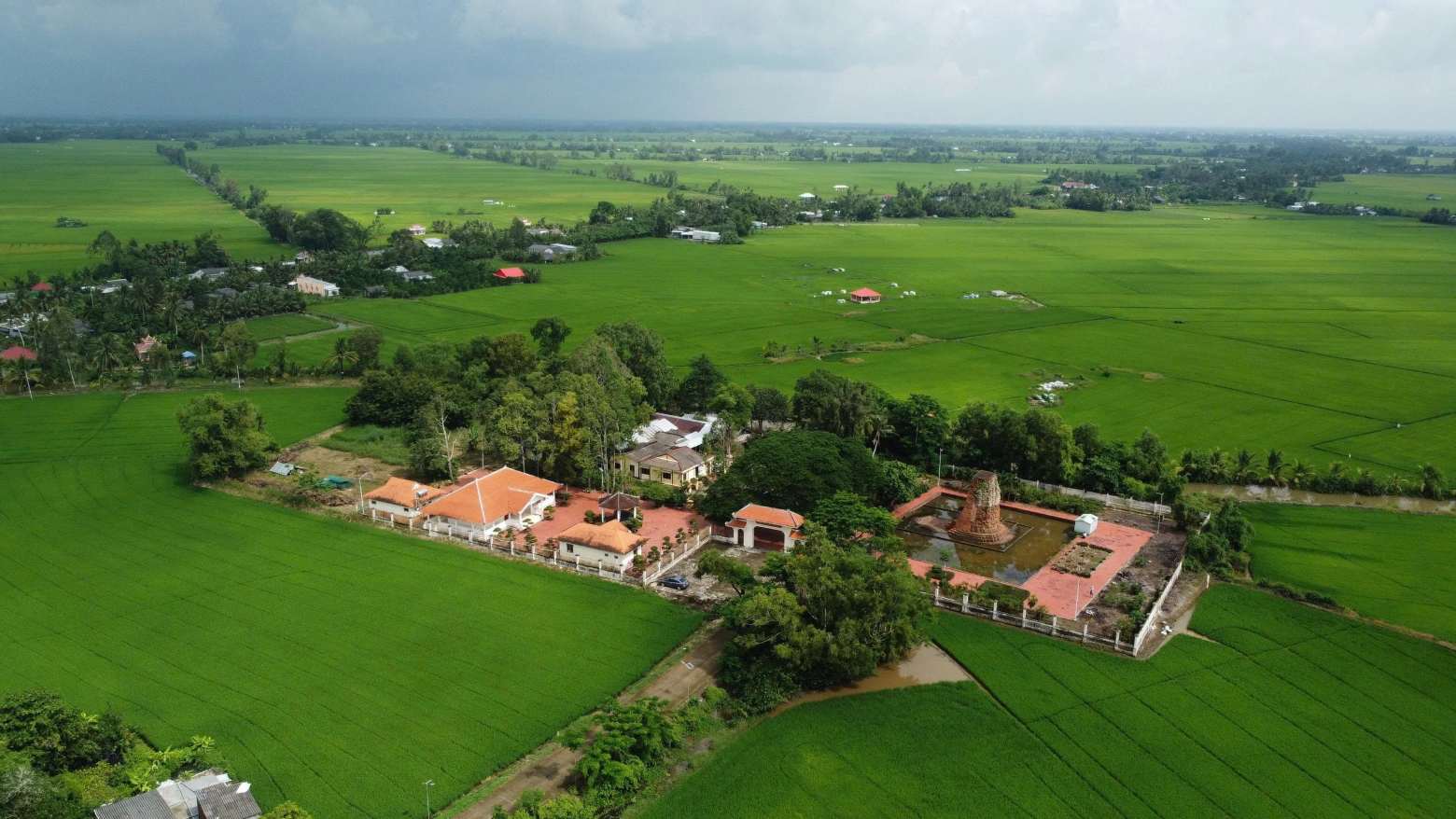 Panorama of Vinh Hung Tower, which is recognized as a special national monument. Photo: Nhat Ho