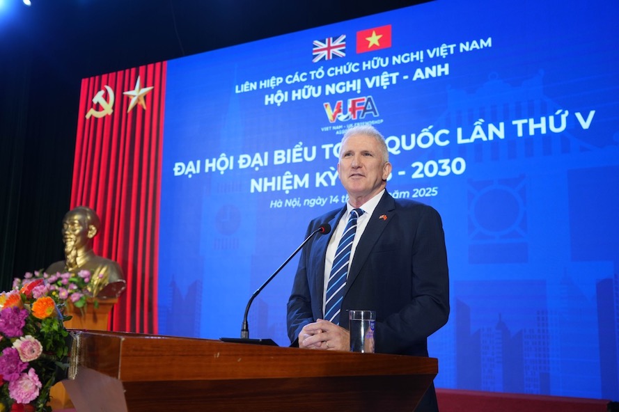 Ong James Shipton, Giam doc Hoi dong Anh tai Viet Nam Thay mat Dai su quan Anh doc thu chuc mung cua Dai su Anh va phat bieu chuc mung thanh cong cua Dai hoi, dong thoi nhan manh tiem nang hop tac trong giao duc, thuong mai, cong nghe va giao luu nhan dan giua hai nuoc.