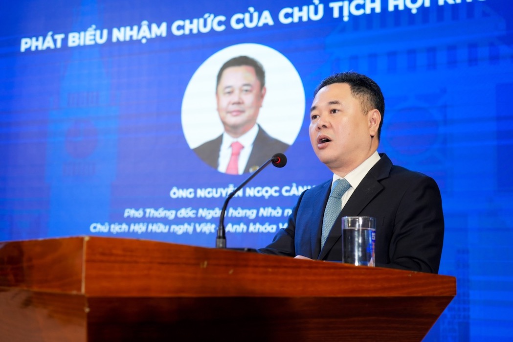 Ong Nguyen Ngoc Canh, Pho Thong doc Ngan hang Nha nuoc Viet Nam, Chu tich Hoi Huu nghi Viet – Anh khoa V phat bieu. Anh: BTC