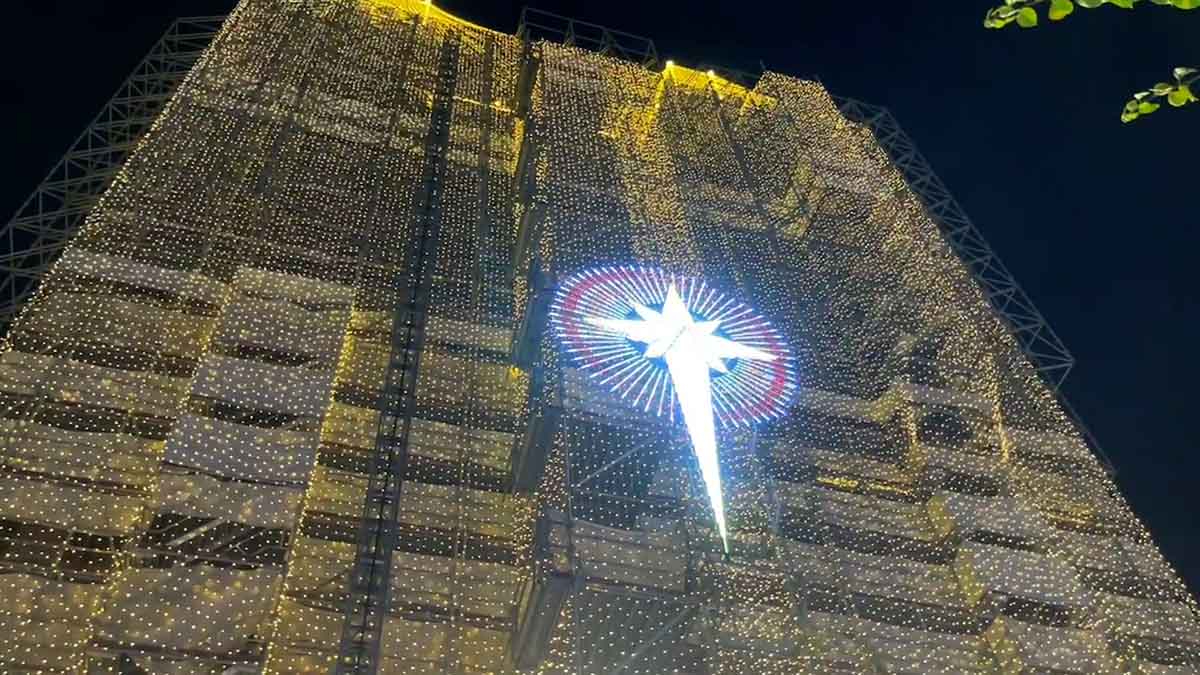A special thing is the 8-meter-high Christmas star lights up Notre Dame Cathedral.