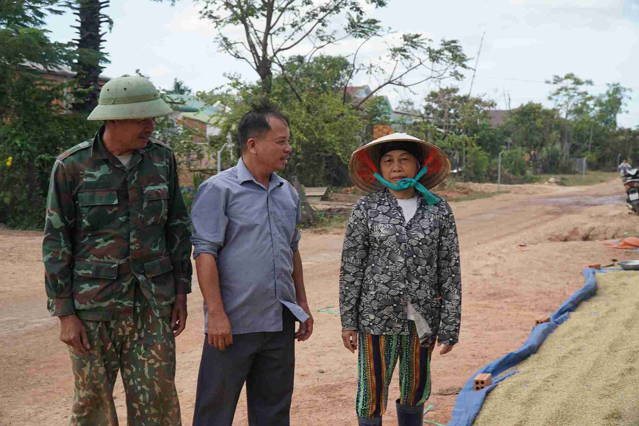 Cac Chi bo o co so cung doi ngu nguoi uy tin giup nguoi dan thoat ngheo. Anh: Bao Lam