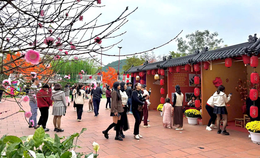 The Ministry of Finance outlined the basis for giving gifts to people during the Lunar New Year. Photo: Duc Toan