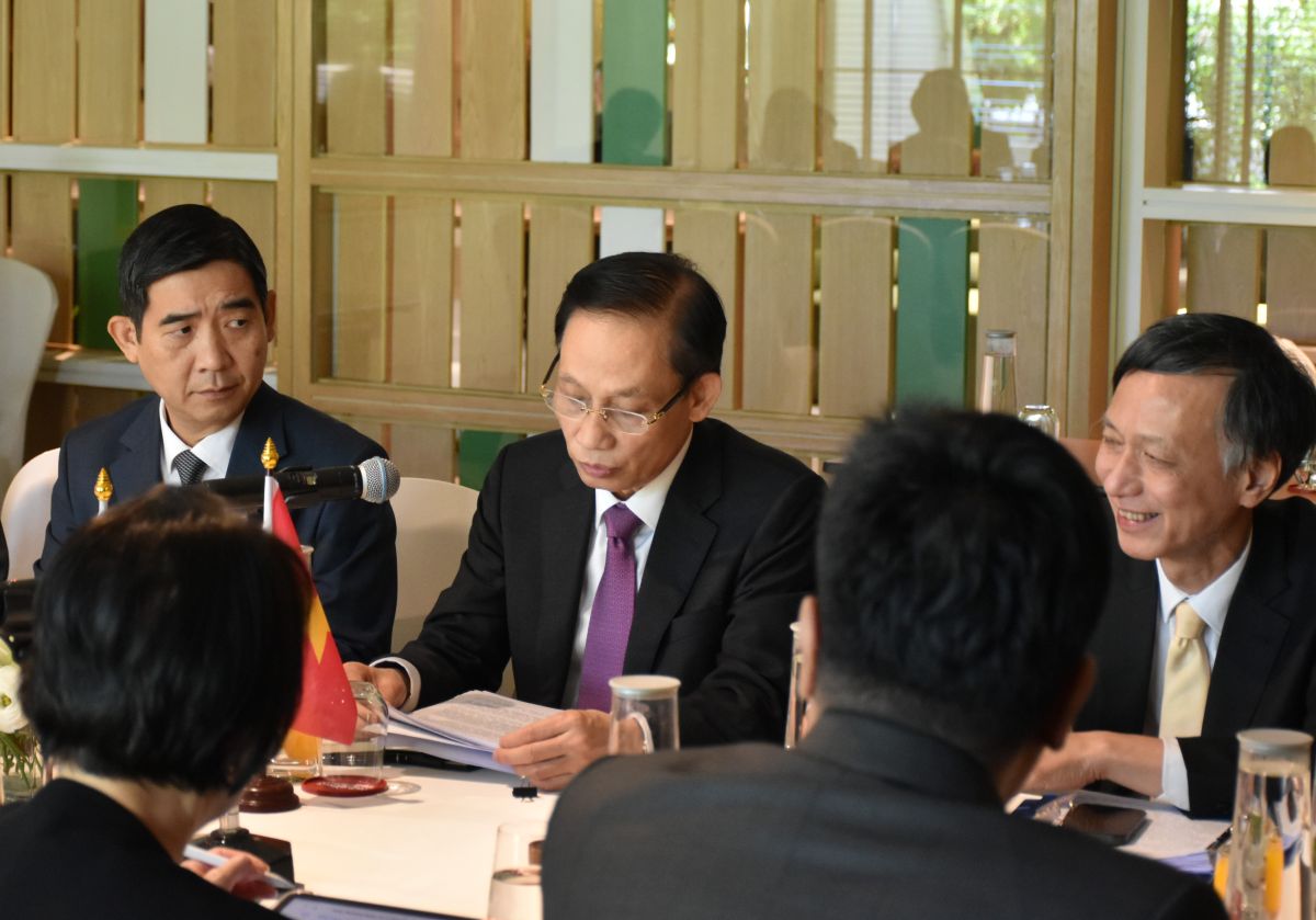 Bộ trưởng Bộ Ngoại giao Lê Hoài Trung trong buổi làm việc với Bộ trưởng Ngoại giao Thái Lan Sihasak Phuangketkeow. Ảnh: Bộ Ngoại giao
