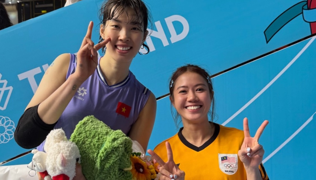 The Malaysia women's team's setter took a photo with the main striker Thanh Thuy. Photo from the character's post