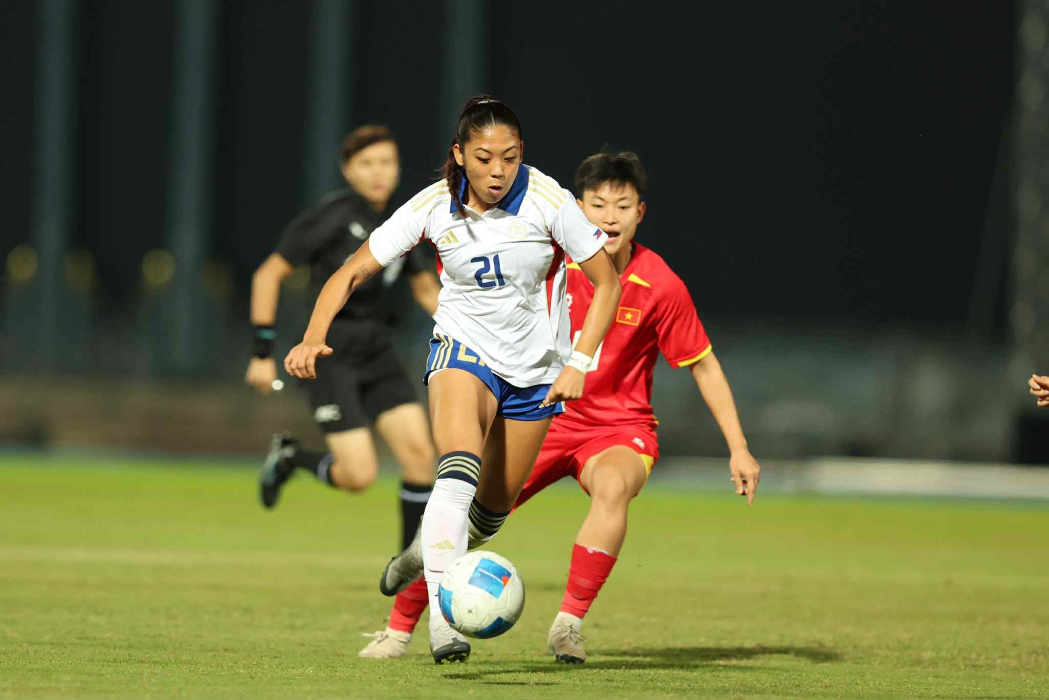 The Vietnamese women's team will meet the Philippines again in the 33rd SEA Games final. Photo: Minh Dan