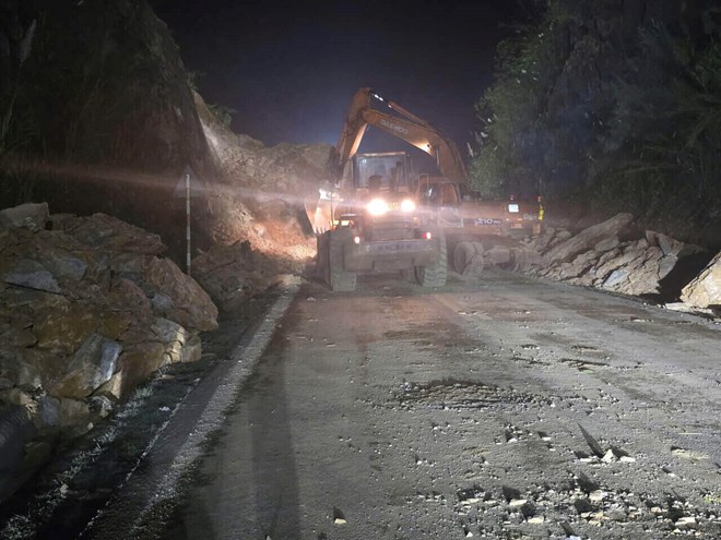 t nhat 3 nguoi bi vui lap trong vu sat lo nghiem trong tren Quoc lo 6. Anh: Minh Nguyen