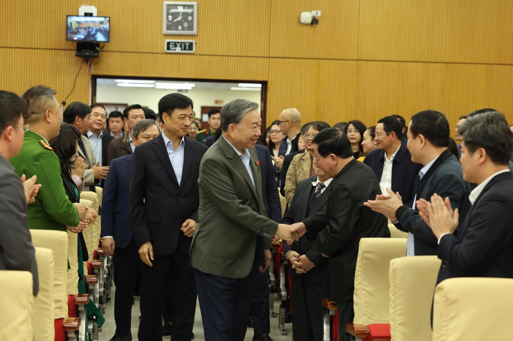 Tong Bi thu To Lam va cac cu tri tai hoi nghi. Anh: Pham Dong