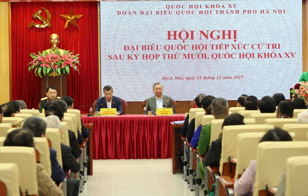 Hoi nghi tiep xuc cu tri sau Ky hop 10, Quoc hoi khoa XV. Anh: Pham Dong
