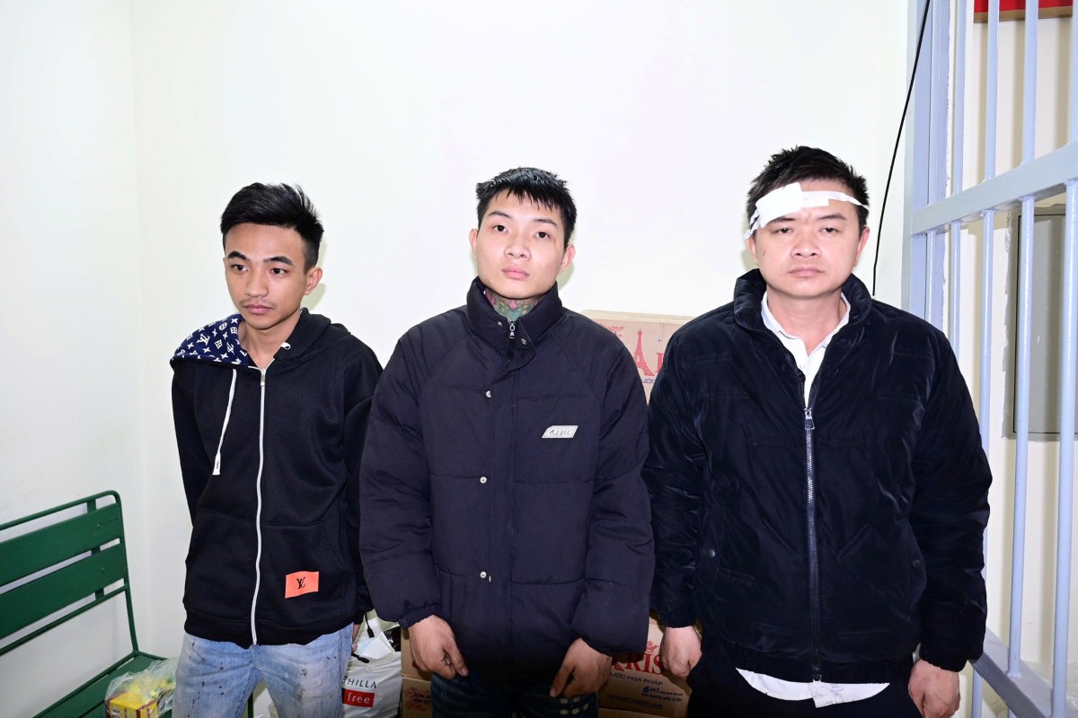 Công an phường Ngô Quyền bắt giữ nhóm đối tượng gây rối trật tự công cộng. Ảnh: Công an TP Hải Phòng