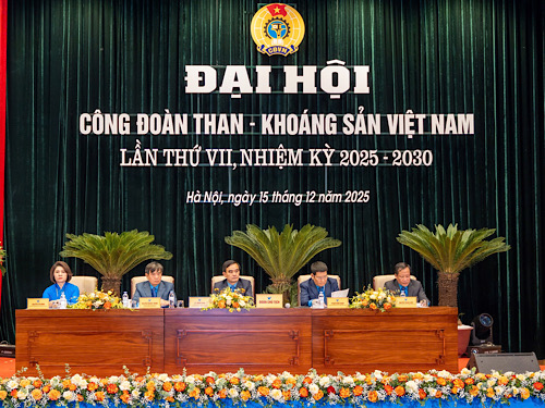 The 7th Congress of the Coal and Mineral Trade Union took place with the slogan of Organization Innovation, Practical care, Connecting union members. Photo: Huu Chanh