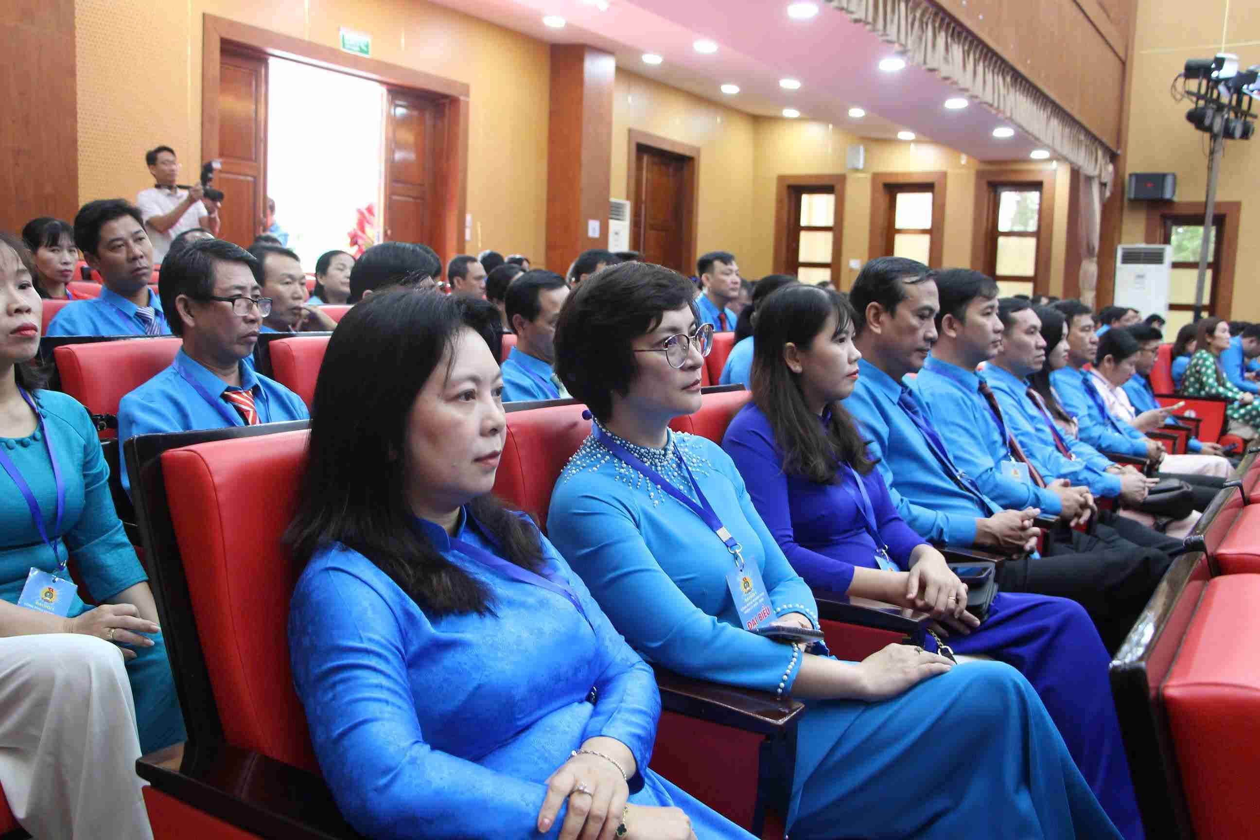 Cac dai bieu tham du le khai mac Dai hoi Cong doan tinh Khanh Hoa lan thu I. Anh: Phuong Linh