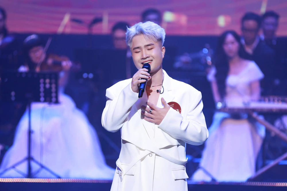 Cuong DuyC is considered to have performed well at the Hanoi Singing Contest. Photo: Character provided