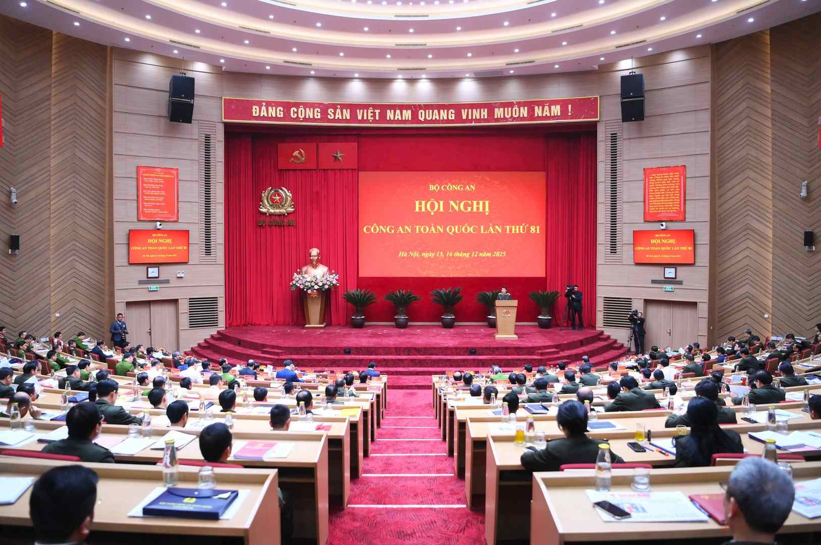 Toan canh hoi nghi. Anh: Bo Cong an