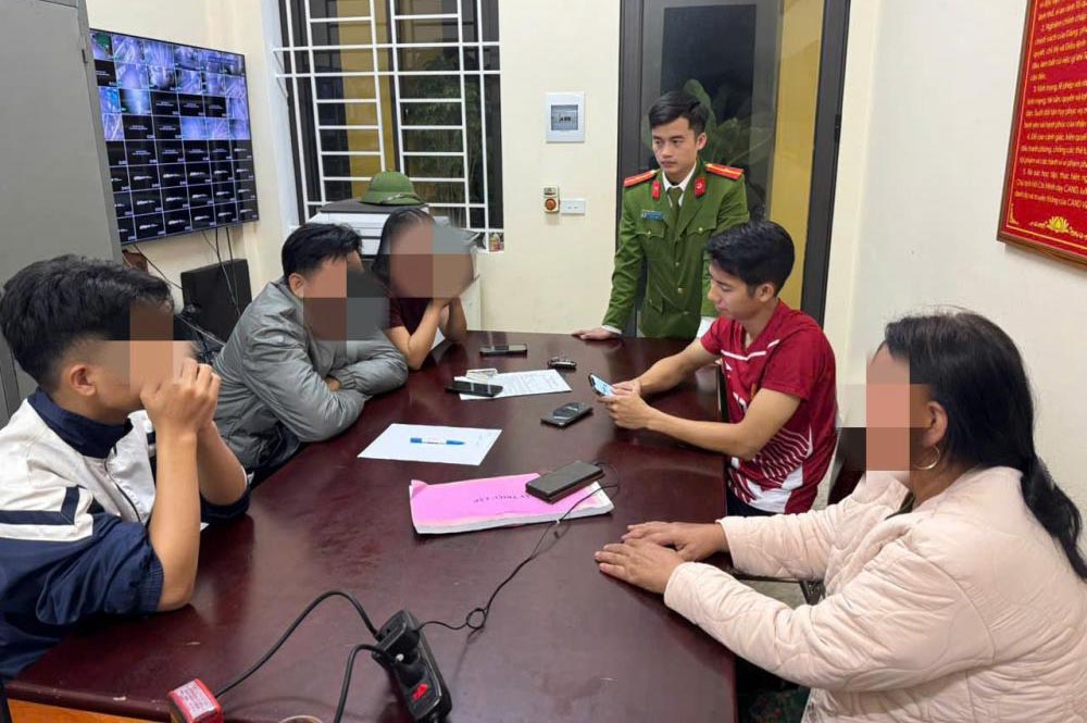 Người thân trình báo với Công an xã Kỳ Hoa về việc anh H bị bắt cóc ở Đài Loan (Trung Quốc), sau đó Công an xã Kỳ Hoa đã phối hợp giải cứu thành công. Ảnh: Công an Hà Tĩnh.