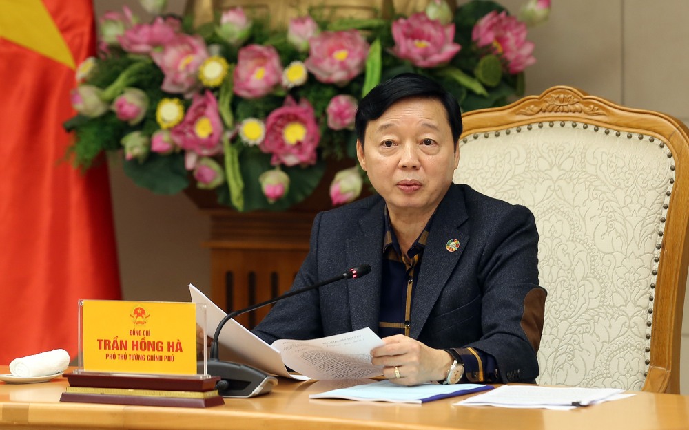 쩐홍하 부총리가 회의를 주재하고 12월 19일 의미 있는 대규모 프로젝트인 브라 프로젝트 기공식 준비 작업에 대한 보고를 듣고 있습니다. 사진: 민코이