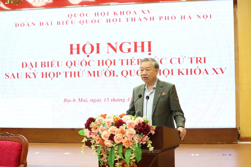 El Secretario General To Lam enfatizo que es necesario resolver grandes problemas como la congestion del trafico la contaminacion del aire y las inundaciones en Hanoi. Foto: Pham Dong