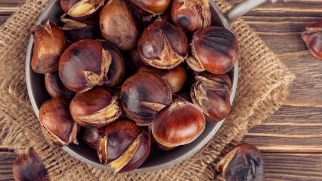 chestnuts are rich in fat and complex starches, so they are good for digestion. Graphic photo: Huong Son