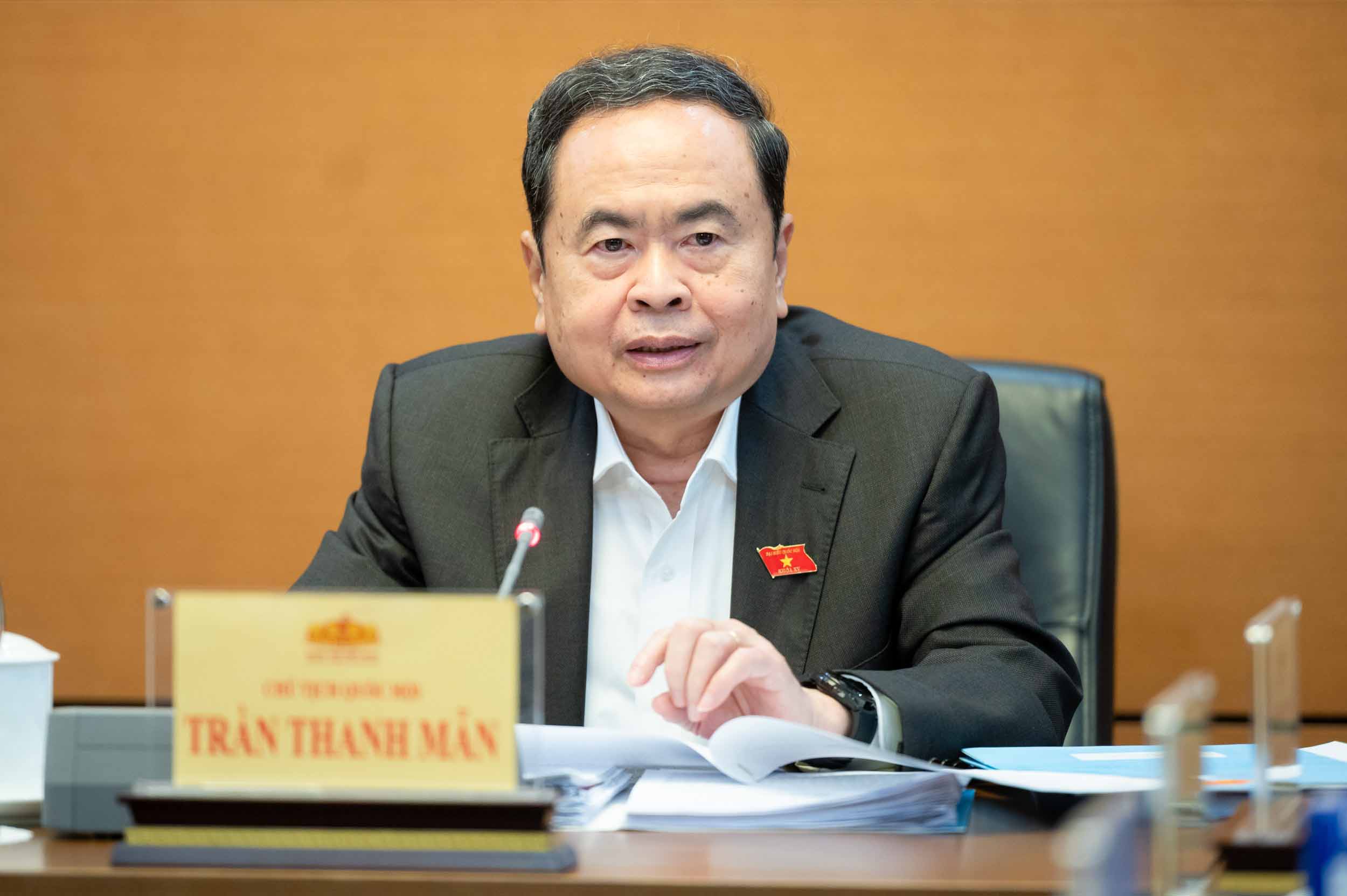 El miembro del Buro Politico y Presidente de la Asamblea Nacional Tran Thanh Man solicito una buena preparacion para las elecciones de diputados de la XVI Asamblea Nacional garantizando el progreso y cumpliendo con las regulaciones sobre el trabajo de personal. Foto: Pham Thang