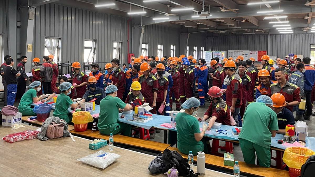 Workers participate in periodic health check-ups. Photo: Trade Union