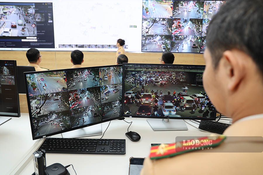 Trung tam dieu khien giao thong thong minh cua Cong an Ha Noi duoc trang bi 3 he thong, gom he thong quan ly vi pham trat tu an toan giao thong duong bo, he thong dieu khien tin hieu giao thong thong minh thich ung theo thoi gian thuc va he thong quan ly an ninh trat tu. He thong camera va den tin hieu tich hop cong nghe AI huong toi viec giam un tac, hien dai hoa ha tang, nang cao nang luc quan ly nha nuoc va xay dung nep song van minh do thi.