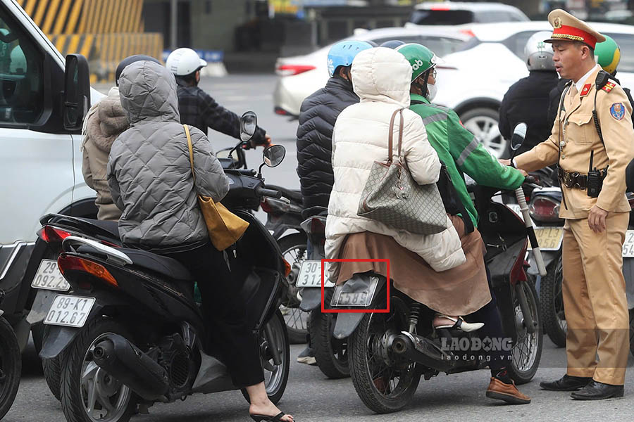 Tuy vay, luc luong chuc nang van ghi nhan nhieu truong hop co hanh vi che bien so nham ne camera AI.