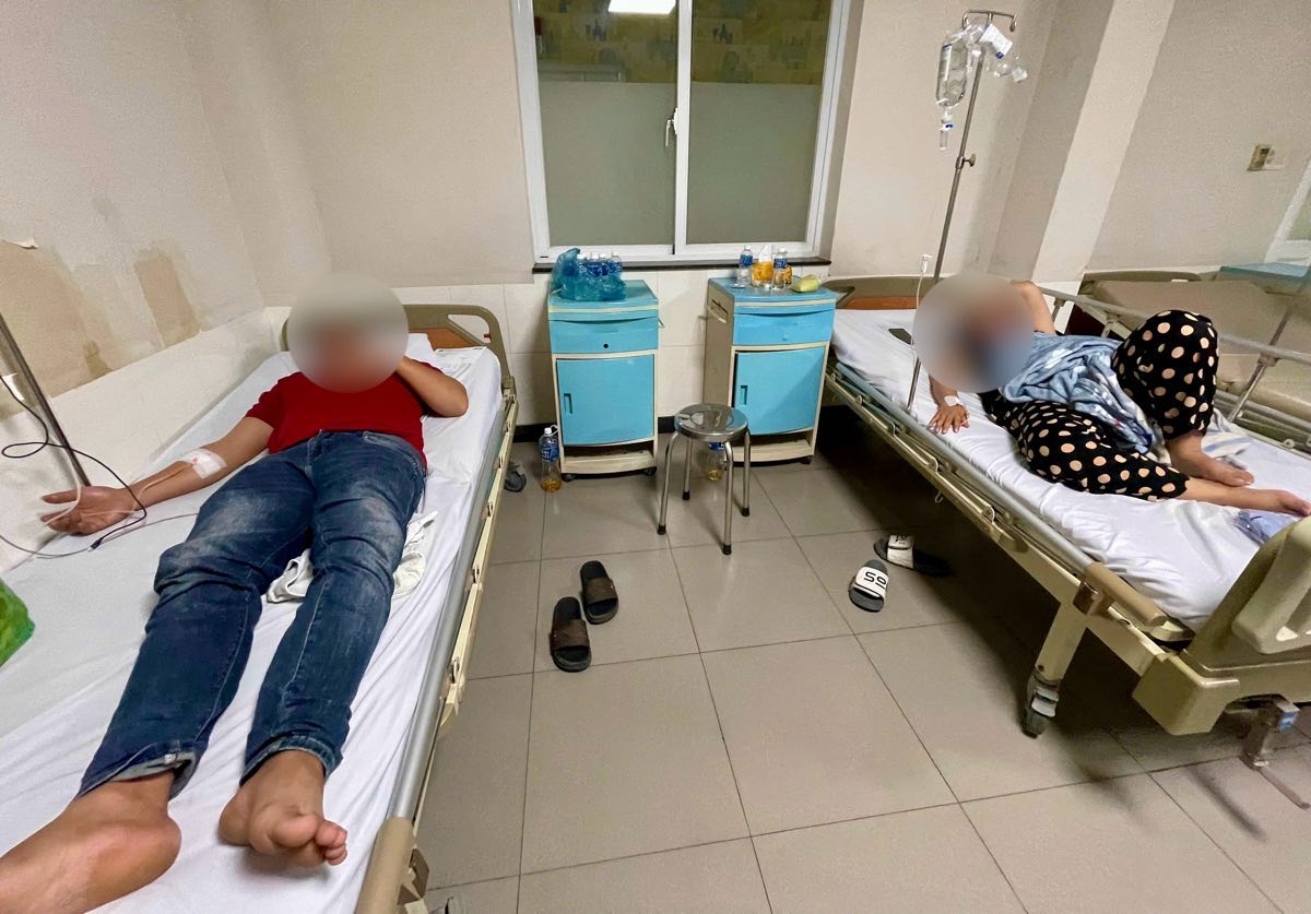 Anh X va nguoi than dang duoc dieu tri tai benh vien. Anh: Duy Tuan